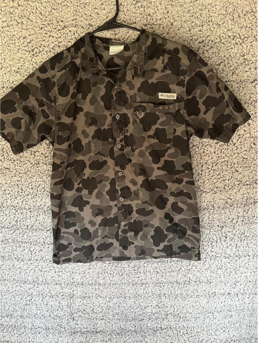 Columbia PFG Fishing Shirt Mens M Gray Black Camo Active Fit Short Sleeve
